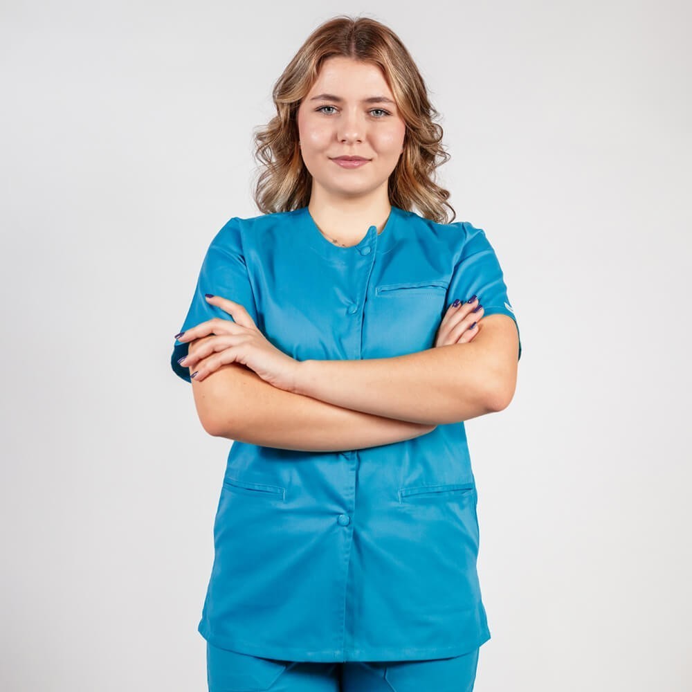 Costum Lotus 2, bluza asimetrica cu capse, pantaloni cu elastic in talie si manseta, albastru deschis