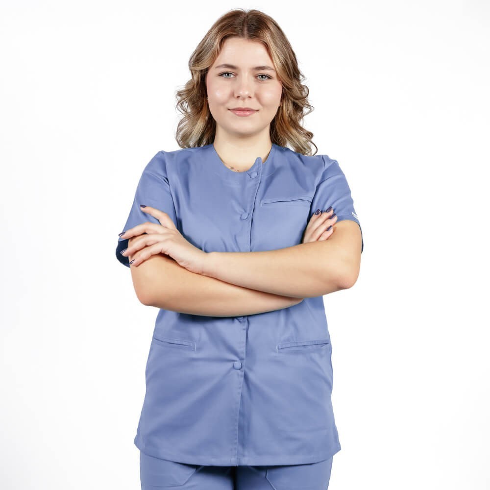 Costum Lotus 2, bluza asimetrica cu capse, pantaloni cu elastic in talie si manseta, albastru ciel